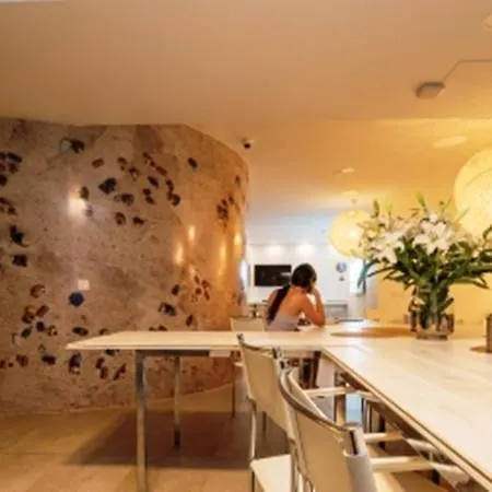 Globetrotter Hostel, By Albany-2